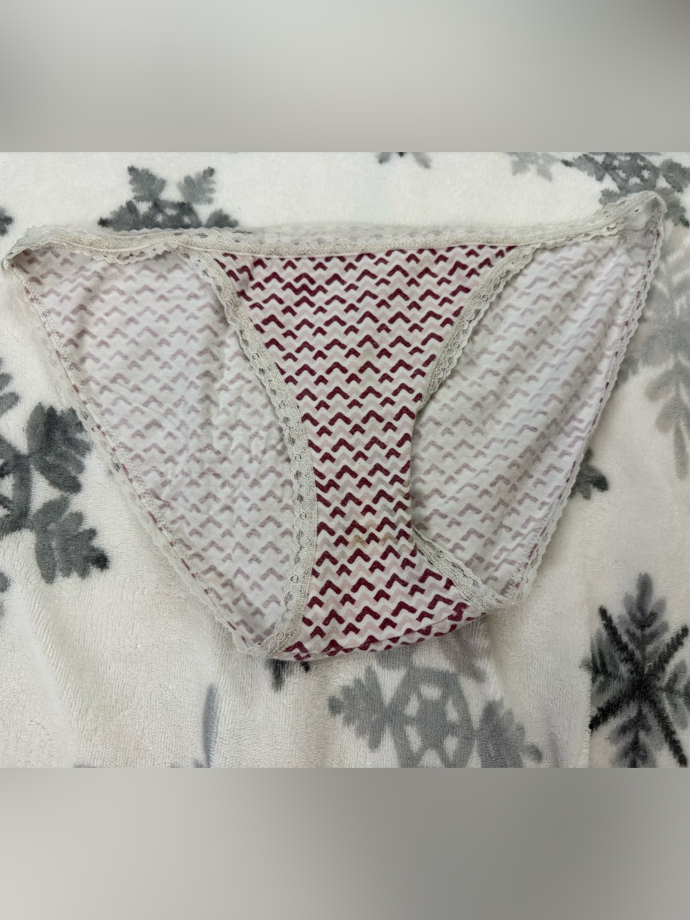 Lace Trim Patterned Bikini Briefs - Red & White